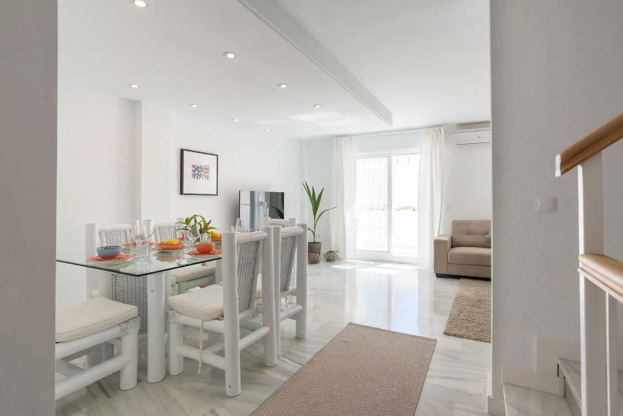 Tatil Evi Benalmadena: Adosado Con Piscina Y Jardin Villa