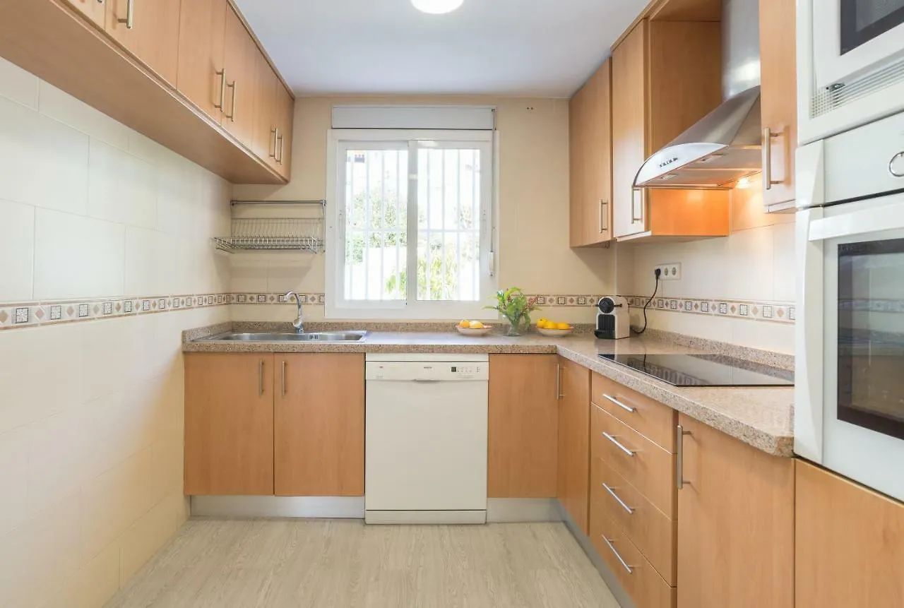 Benalmadena: Adosado Con Piscina Y Jardin Villa 0*, Benalmádena